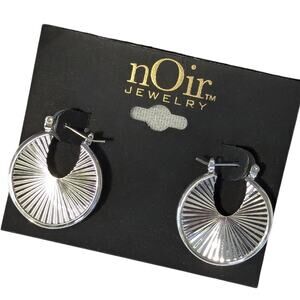 nOir Round Silver Ribbed Earrings
